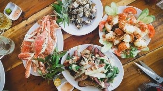 Thực đơn hải sản đa dạng tại nhà hàng Tình Biển
