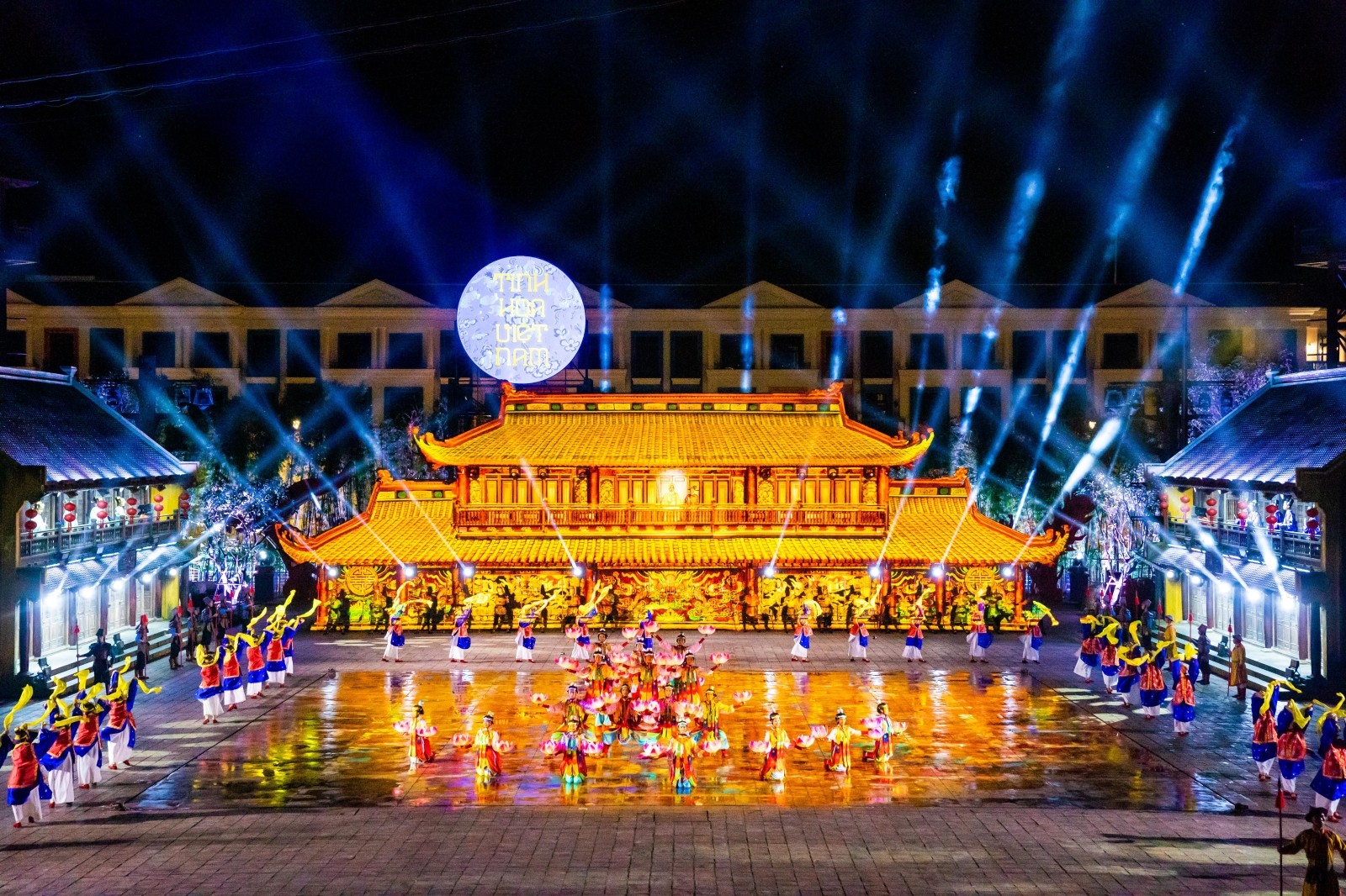 Khu phố chợ đêm Grand World Phú Quốc nổi bật về đêm