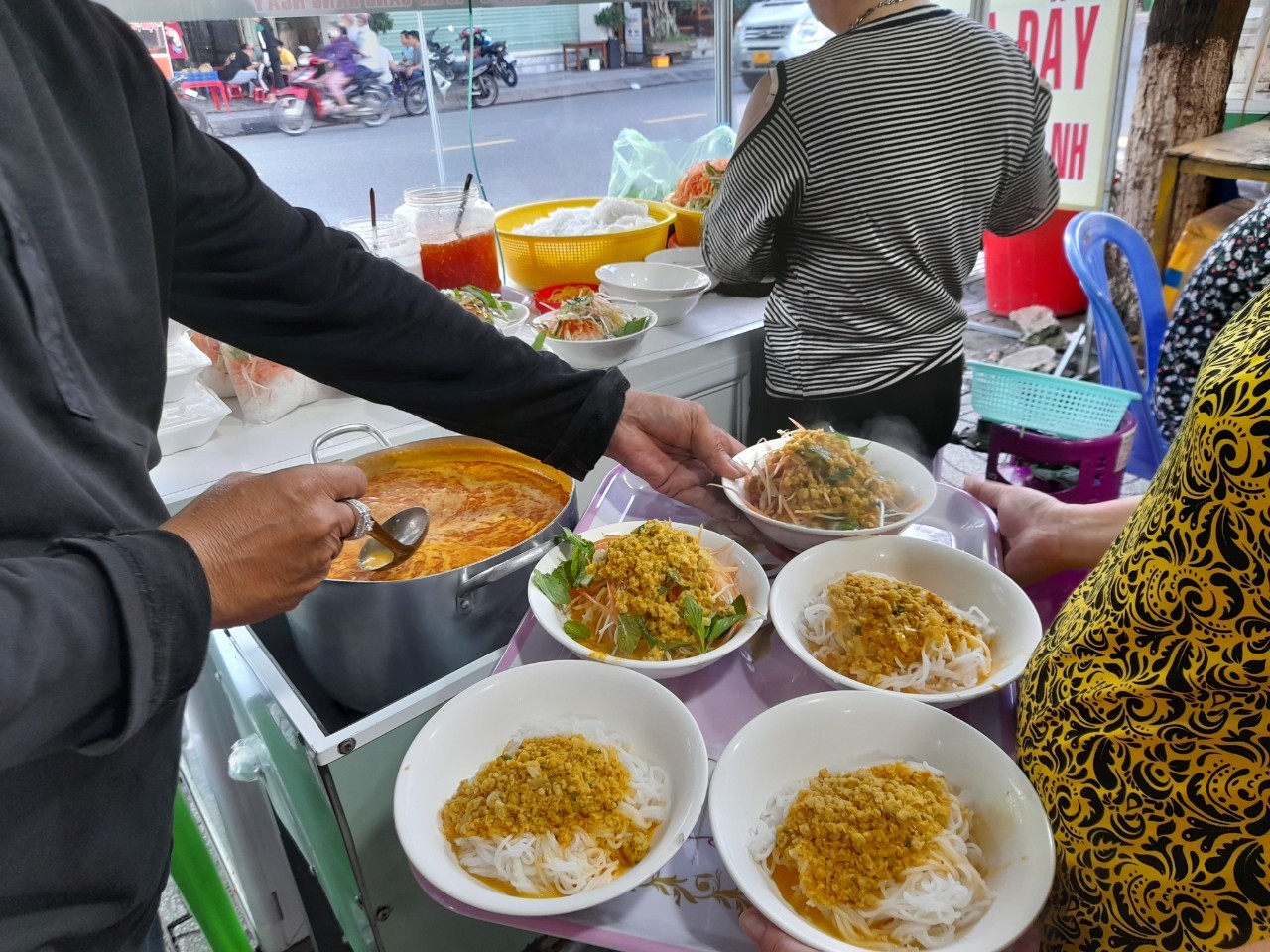 Thưởng thức bún kèn chuẩn vị Phú Quốc