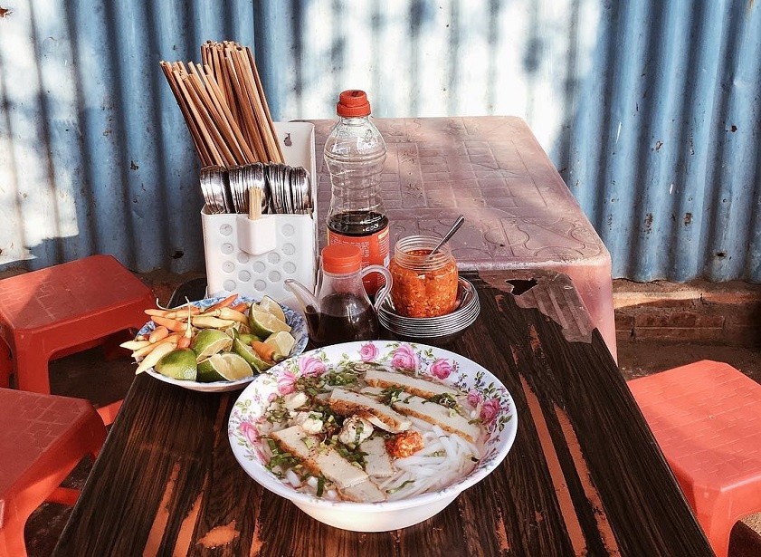 Một quán bánh canh bình dân, điểm đến quen thuộc của du khách