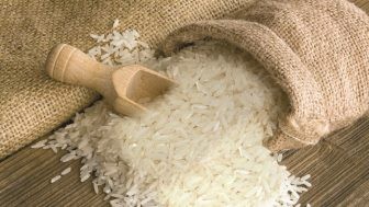 Nguyên liệu chính làm nên đặc trưng thơm ngon của bánh khéo Phú Quốc chính là loại gạo thượng hạng