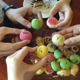 Bánh khéo Phú Quốc quán Cô Dung thơm ngon, bắt mắt