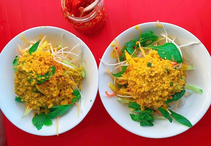 Tô bún kèn đầy đặn topping ở quán Năng nổi tiếng