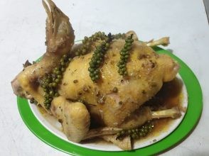 Gà rẫy hấp tiêu xanh - món