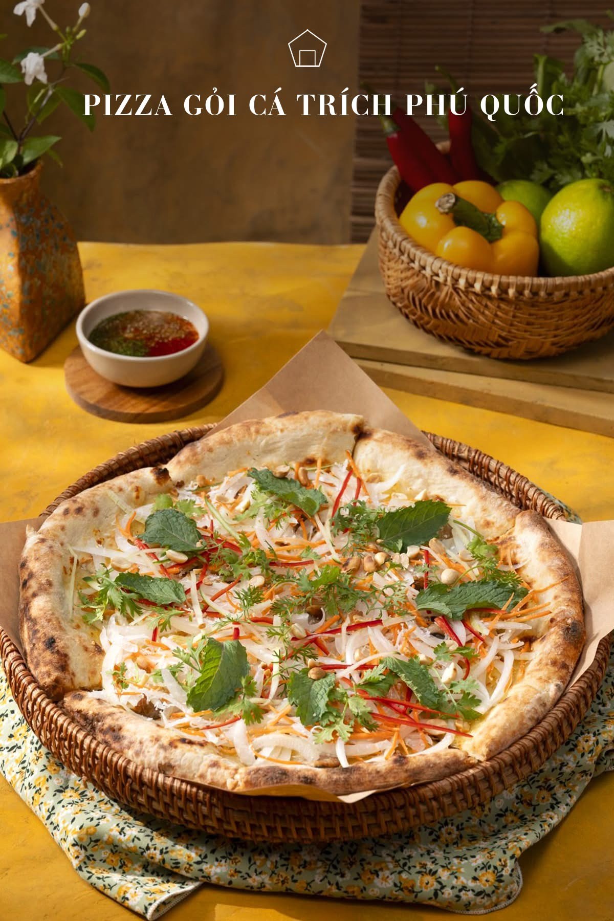 Món pizza gỏi cá trích đặc trưng của The Home Pizza Phú Quốc