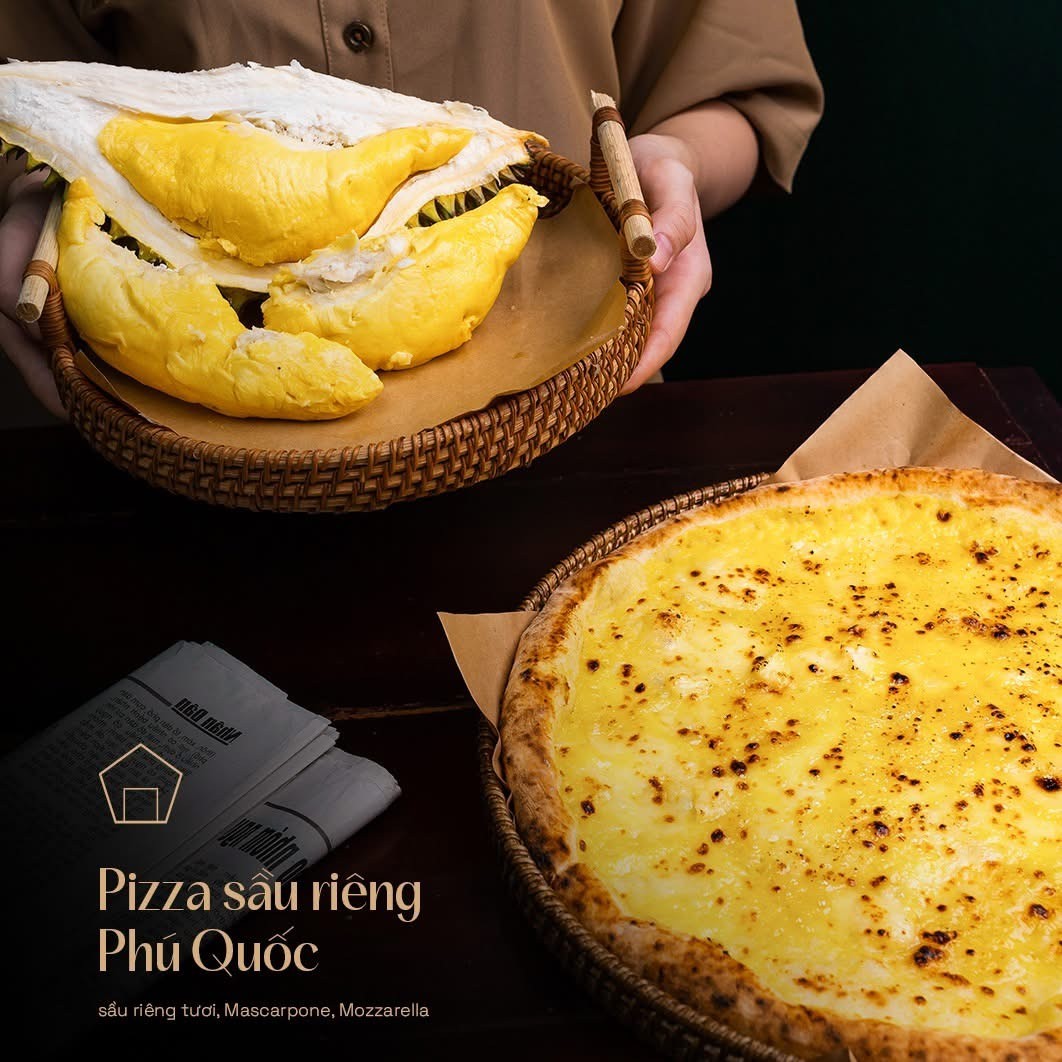 Một món pizza khác tại The Home Pizza Phú Quốc với các nguyên liệu tươi ngon