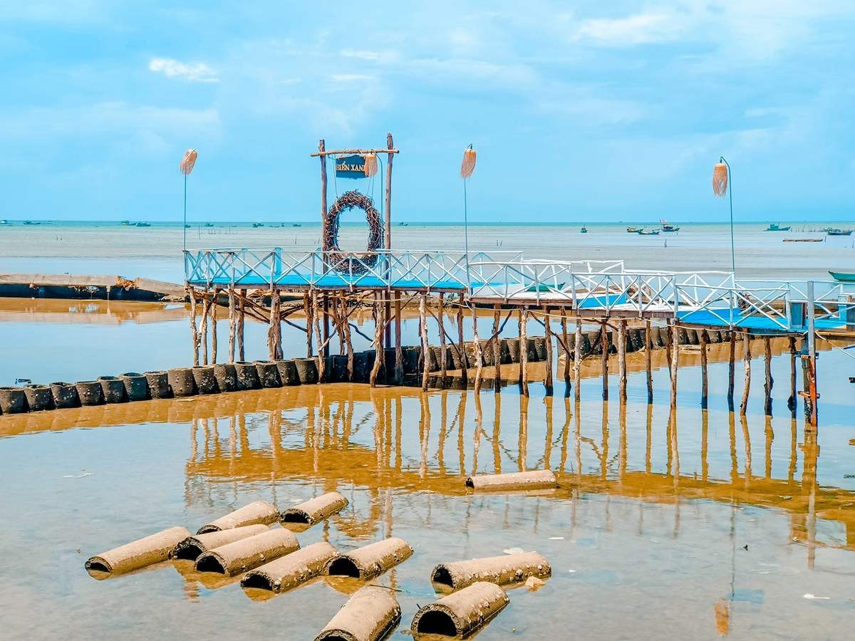 Đường ra quán Biển Xanh
