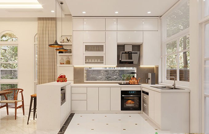 Căn bếp hiện đại với ánh sáng tự nhiên tràn ngập, vật dụng sắp xếp gọn gàng