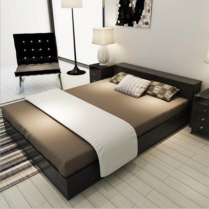 Phòng ngủ với tông màu dịu nhẹ, giường được đặt ở vị trí hợp lý
